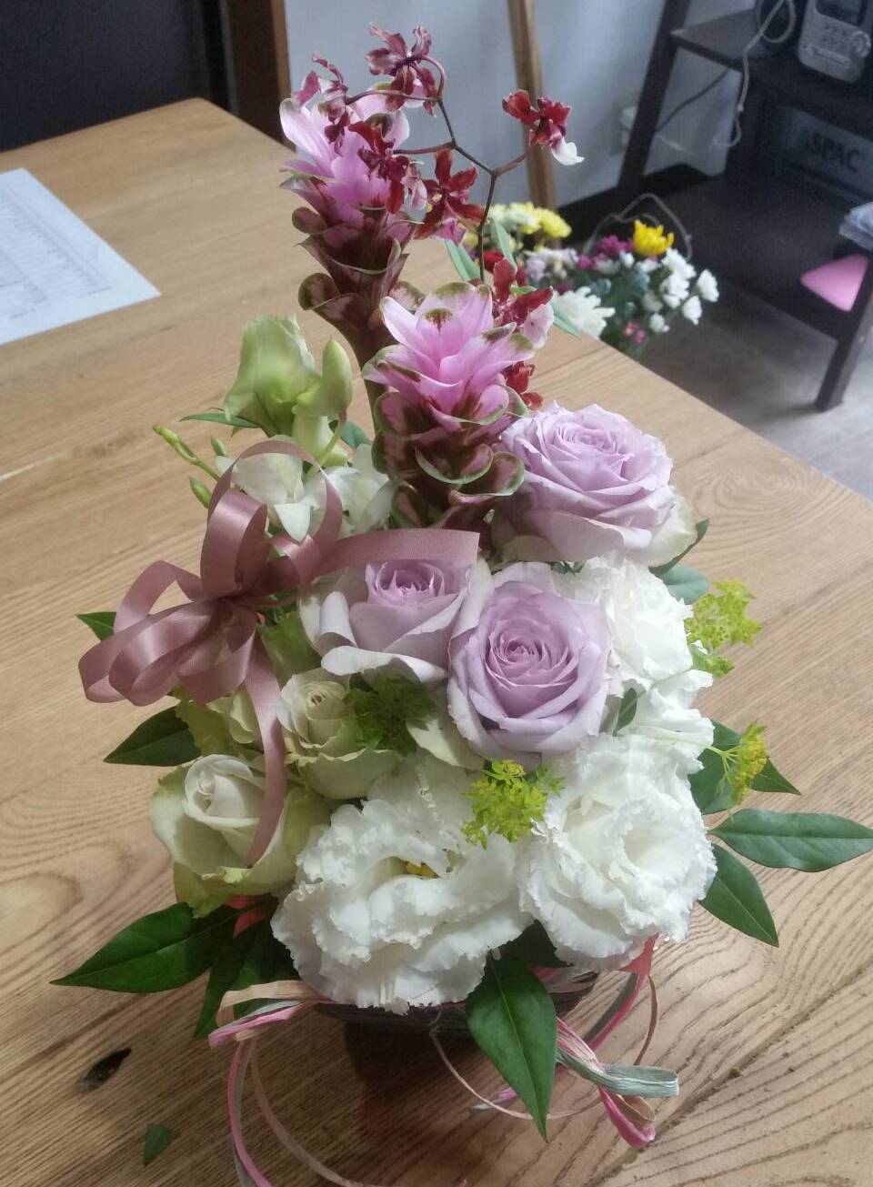 淡いバラのナチュラルアレンジ