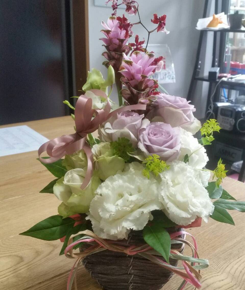 淡いバラのナチュラルアレンジ