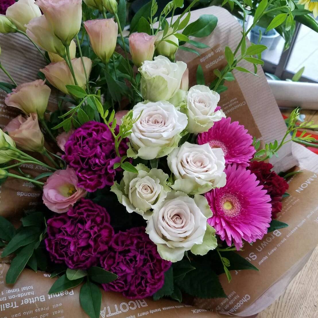 薔薇とカーネのアレンジ