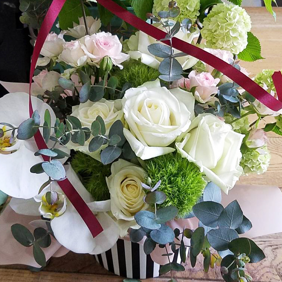 バラとユウカリのアレンジ