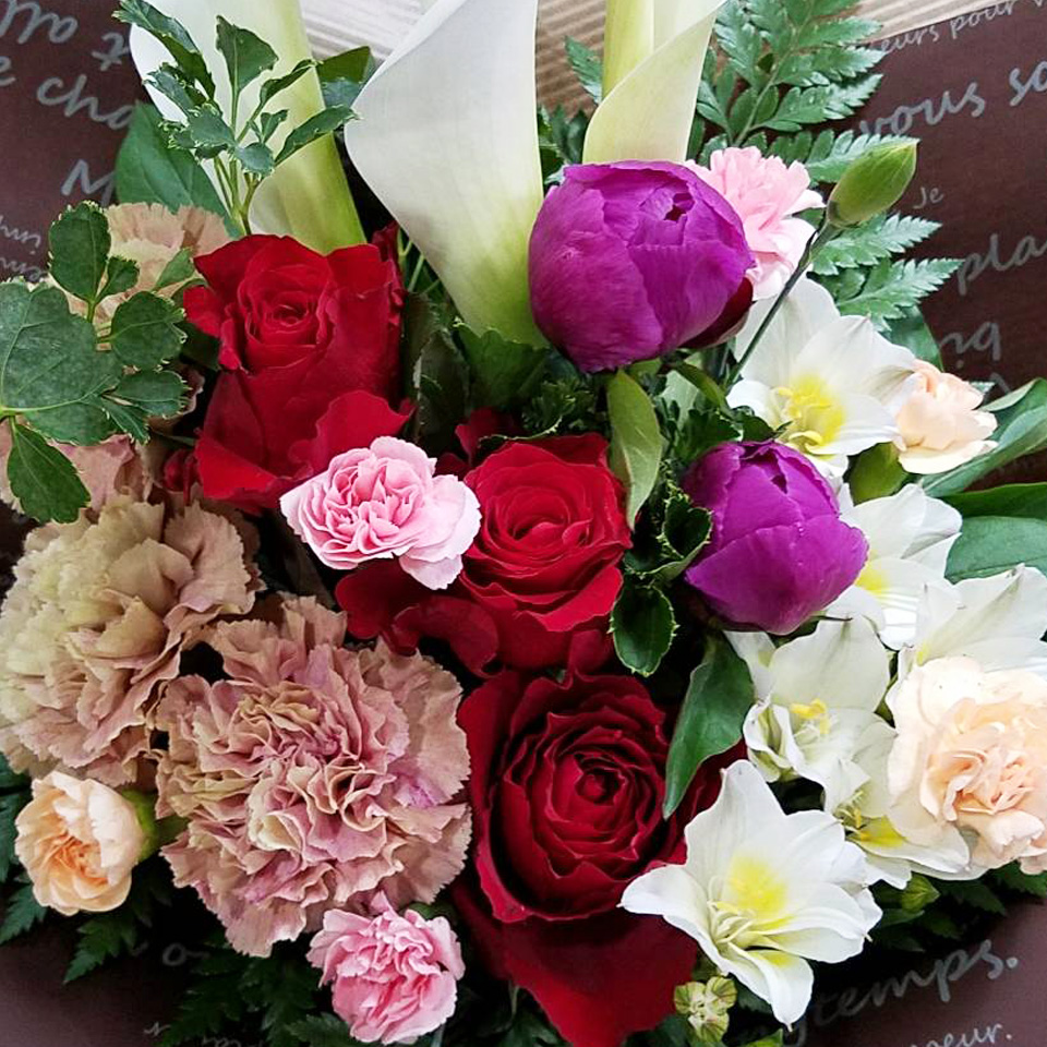 バラとカラーのアレンジ