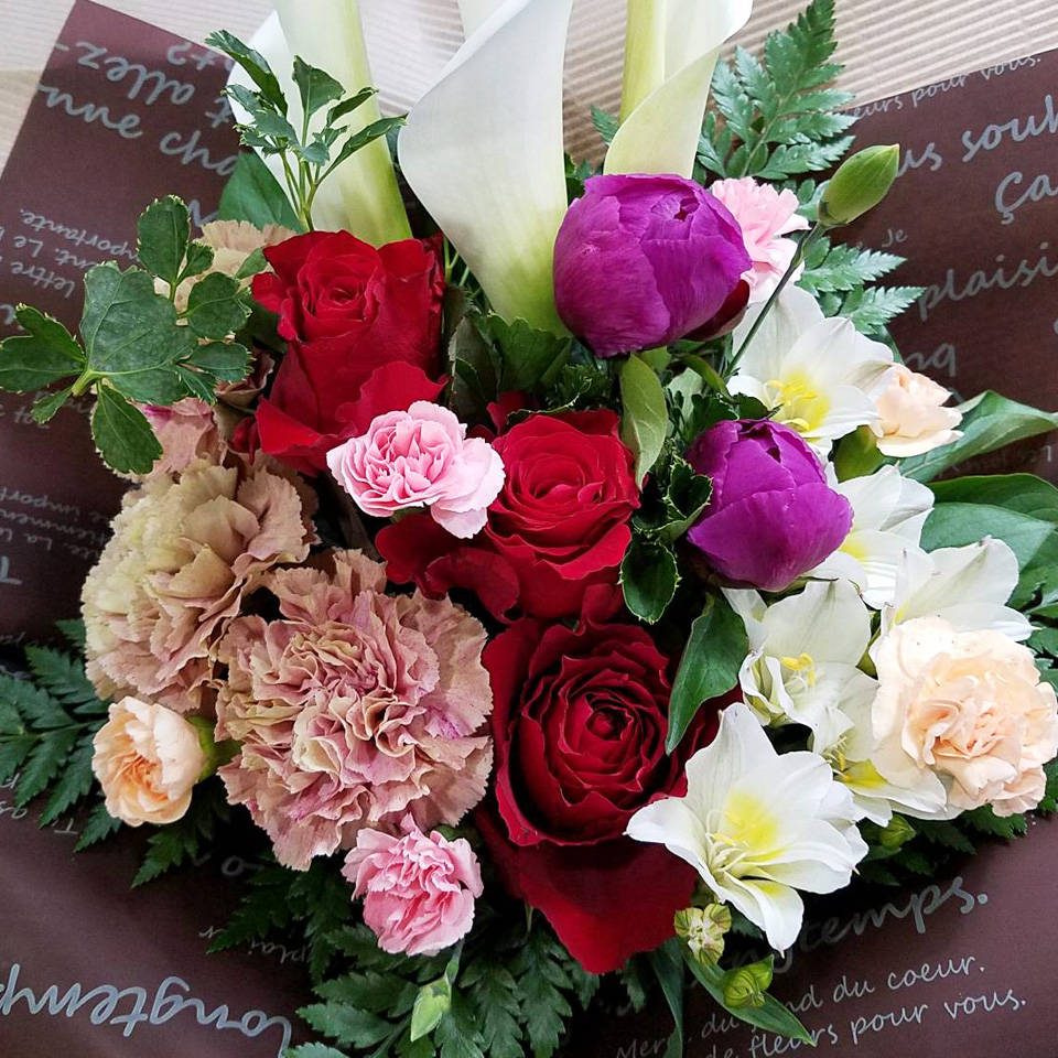 バラとカラーのアレンジ