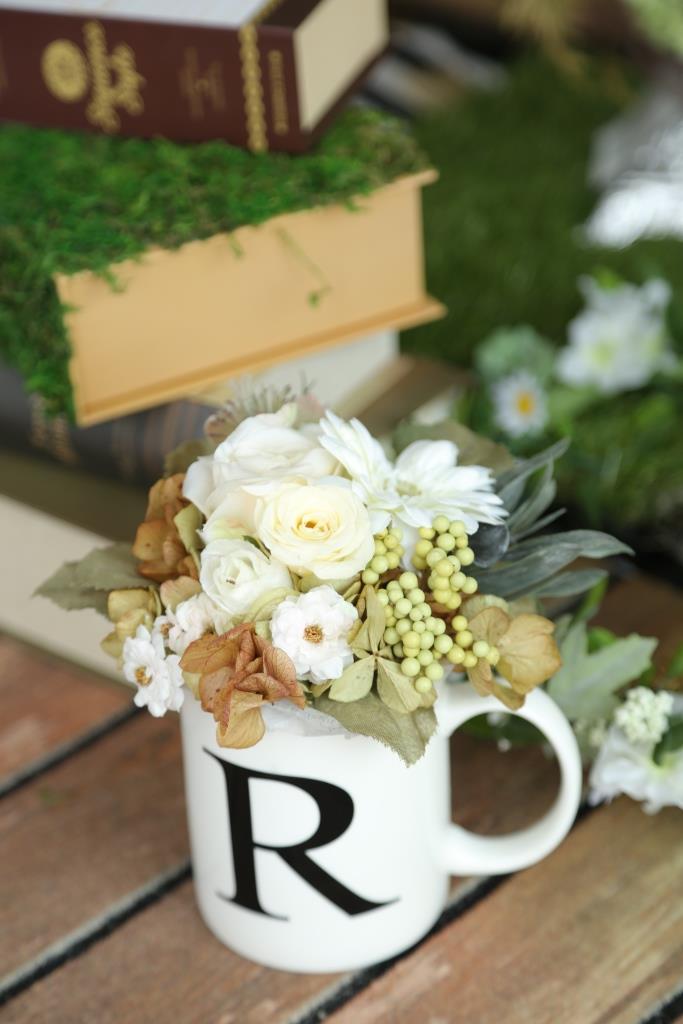 イニシャルマグカップフワラー（ホワイト）