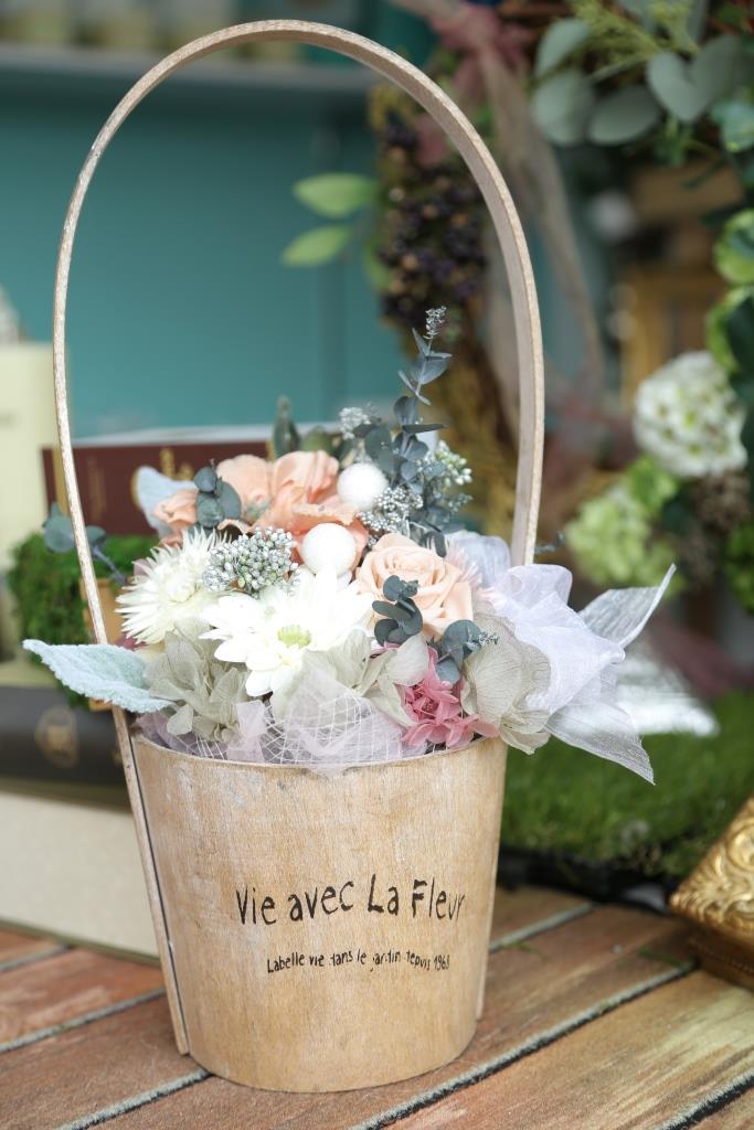 ウッドフラワーアレンジ（フェミニン）